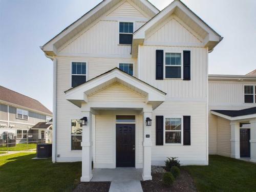 Indiana, Boone County, Lebanon Apartments for rent White two-story house with a front porch, black door, and shutters, surrounded by a green lawn and neighboring houses in the background. See all available apartments for rent at Hickory Cottages in Indiana Boone County Lebanon, Hickory Cottages has rental units ranging from 664-1420 sq ft